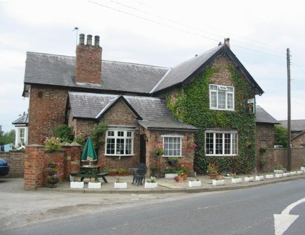 ホテル Thompsons Arms Flaxton エクステリア 写真