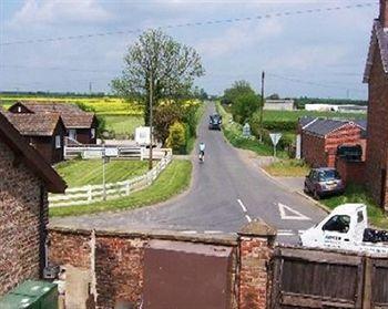 ホテル Thompsons Arms Flaxton エクステリア 写真